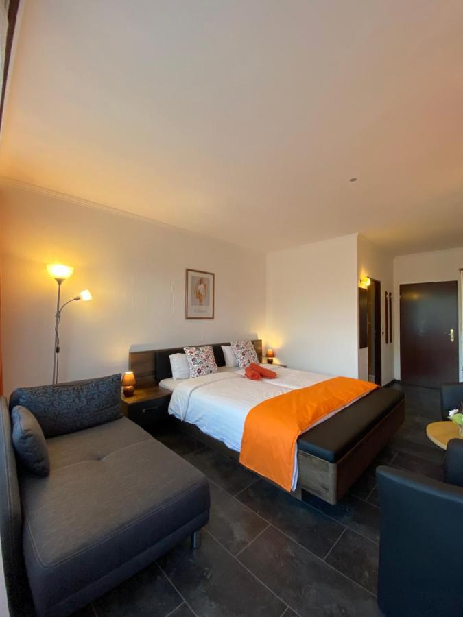 Hotel Filoxenia บุทยาดิงเงน ภายนอก รูปภาพ