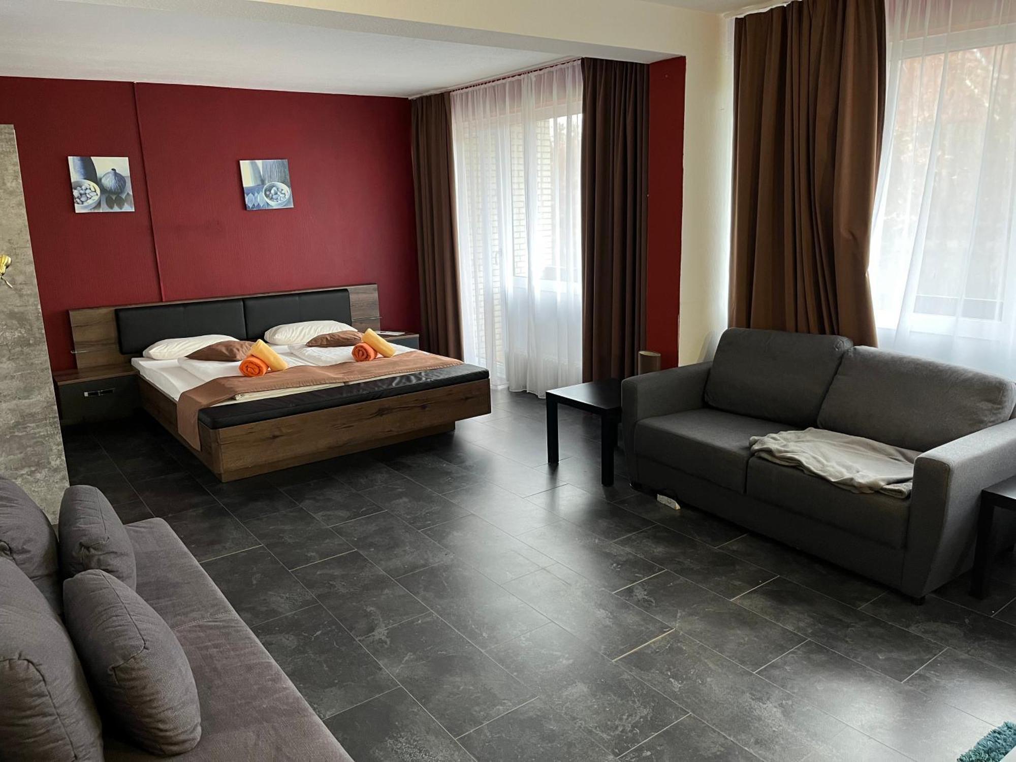 Hotel Filoxenia บุทยาดิงเงน ภายนอก รูปภาพ