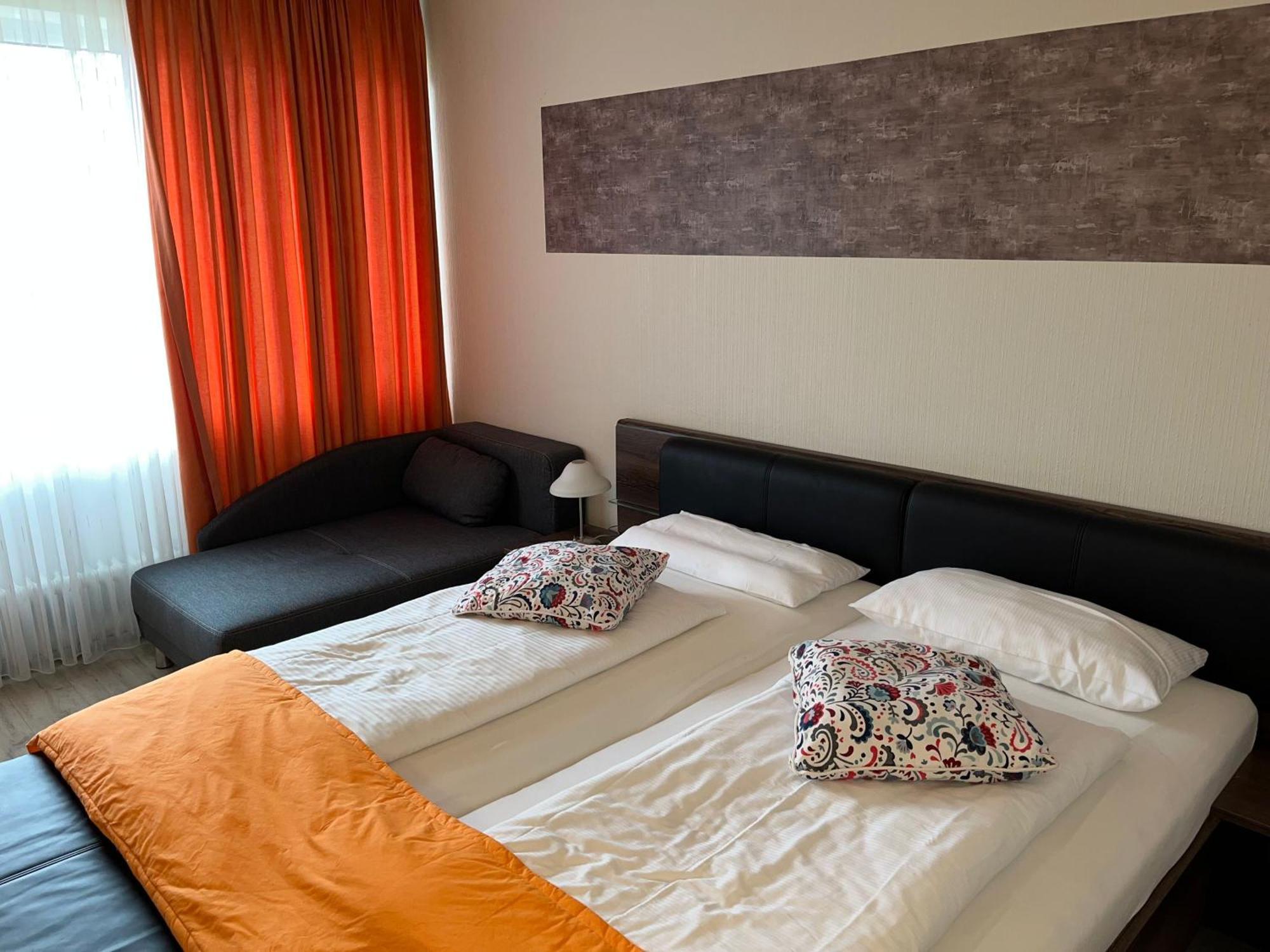 Hotel Filoxenia บุทยาดิงเงน ภายนอก รูปภาพ