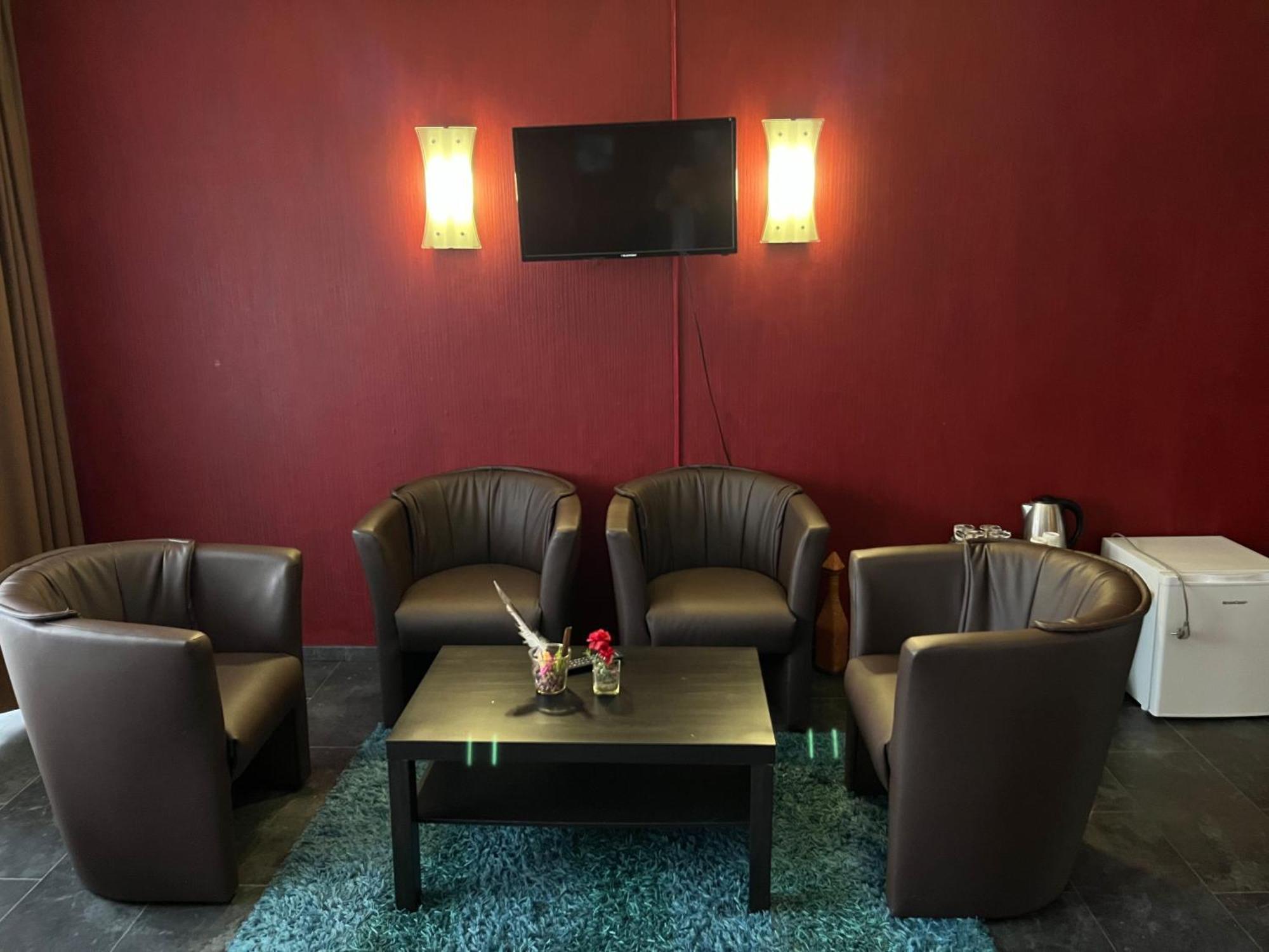 Hotel Filoxenia บุทยาดิงเงน ภายนอก รูปภาพ