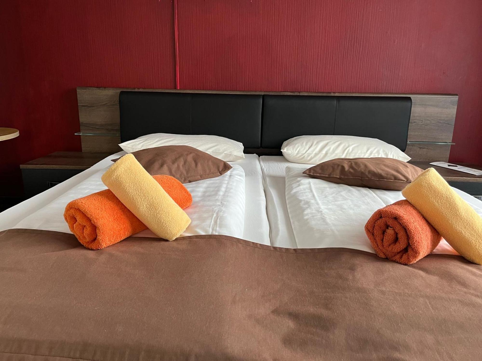 Hotel Filoxenia บุทยาดิงเงน ภายนอก รูปภาพ