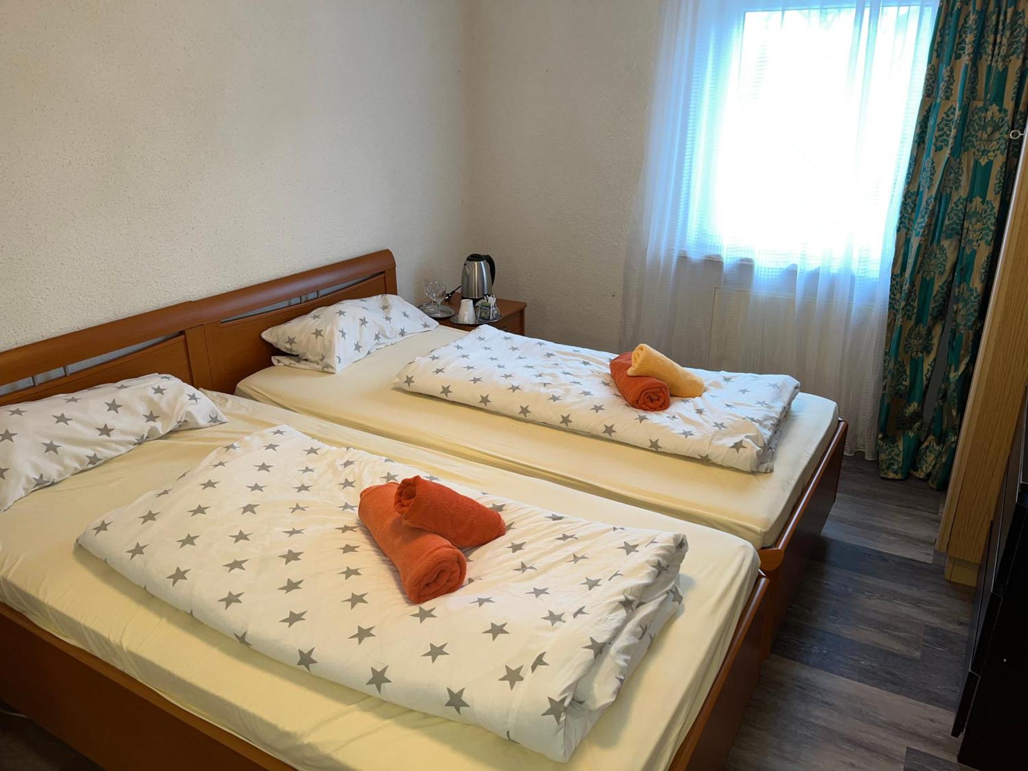 Hotel Filoxenia บุทยาดิงเงน ภายนอก รูปภาพ