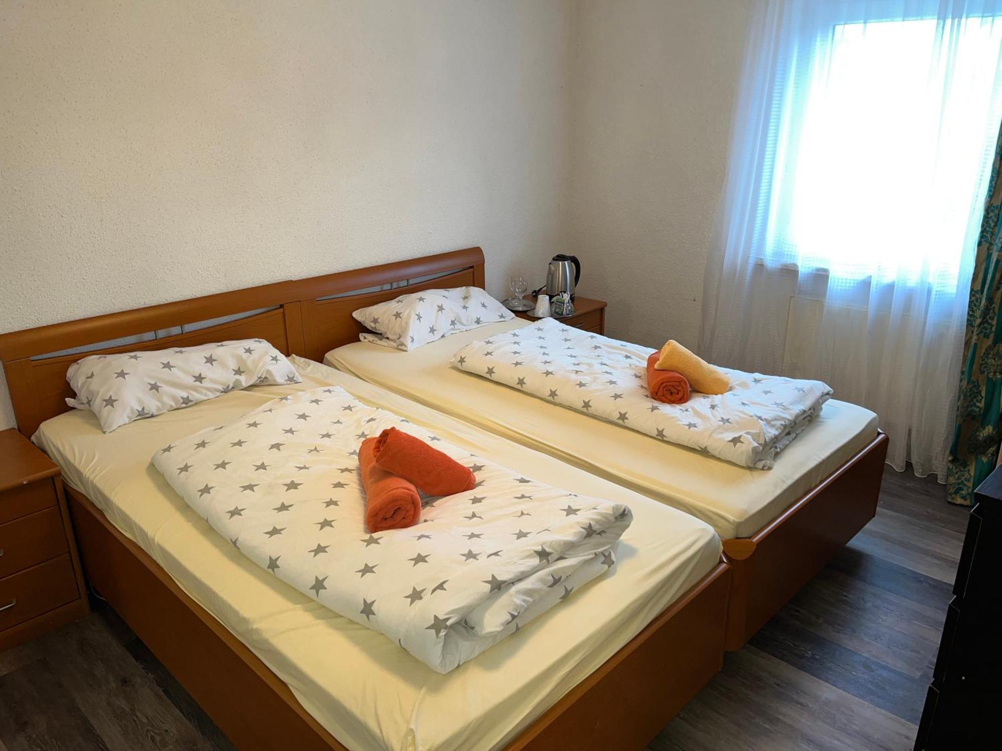 Hotel Filoxenia บุทยาดิงเงน ภายนอก รูปภาพ