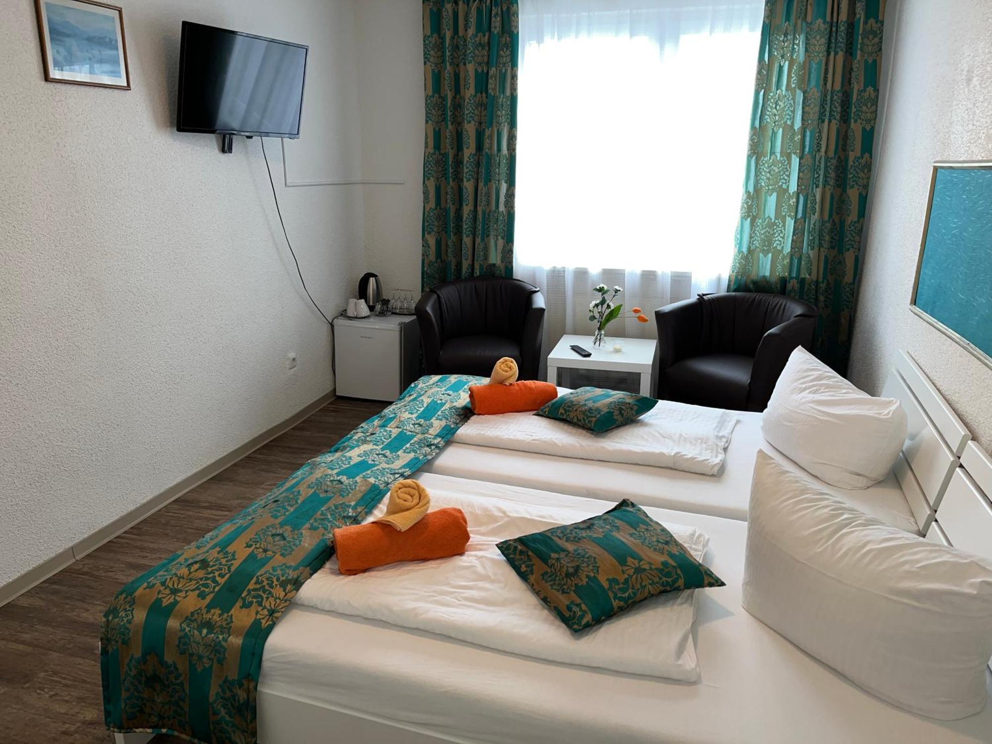 Hotel Filoxenia บุทยาดิงเงน ภายนอก รูปภาพ