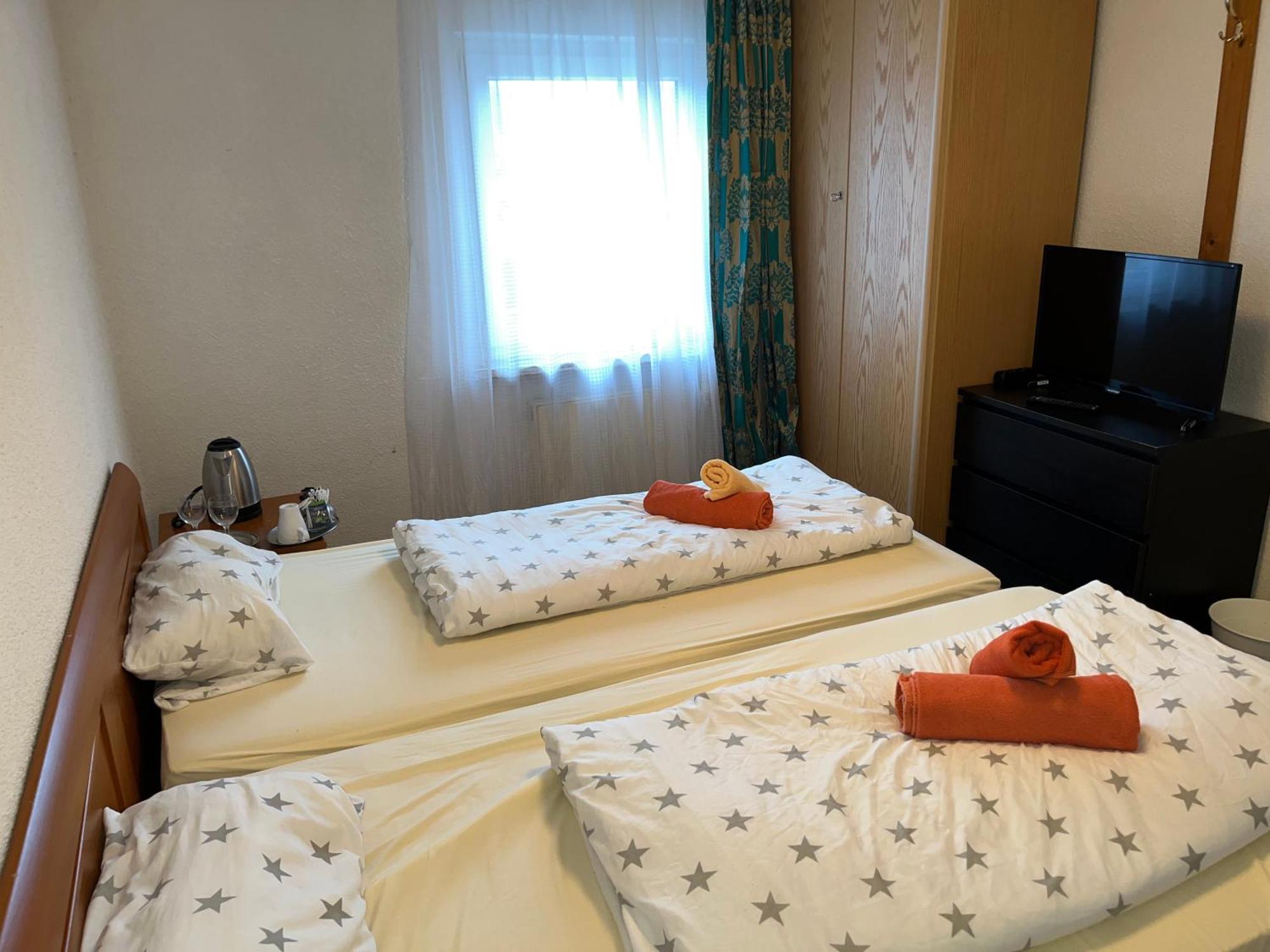 Hotel Filoxenia บุทยาดิงเงน ภายนอก รูปภาพ